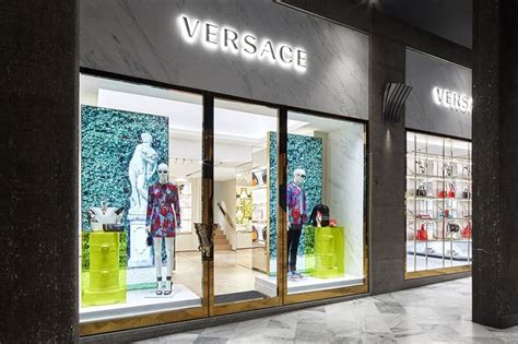 versace boutique reggio calabria|Trova la boutique Versace più vicina .